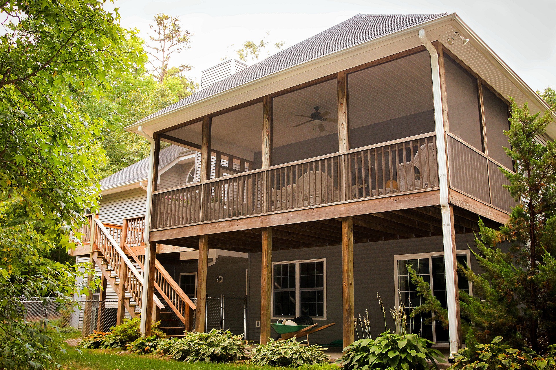 214Painting Deck and Fence Staining